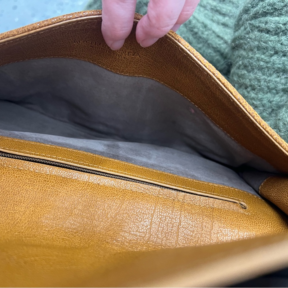 Gorgeous Bottega Veneta Clutch - Picture 8 of 10